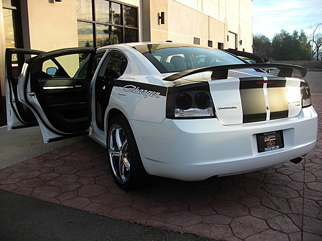 ChargerWhitStripes/24w50.JPG