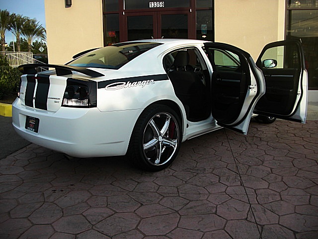 ChargerWhitStripes/24w50.JPG