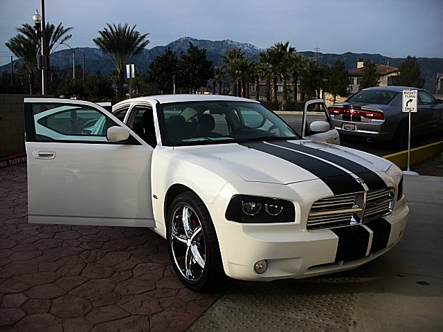 ChargerWhitStripes/24w50.JPG
