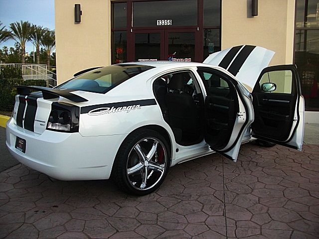 ChargerWhitStripes/24w50.JPG