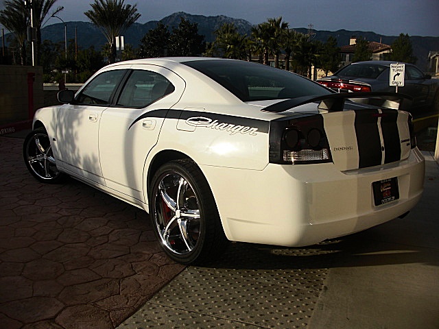 ChargerWhitStripes/24w50.JPG