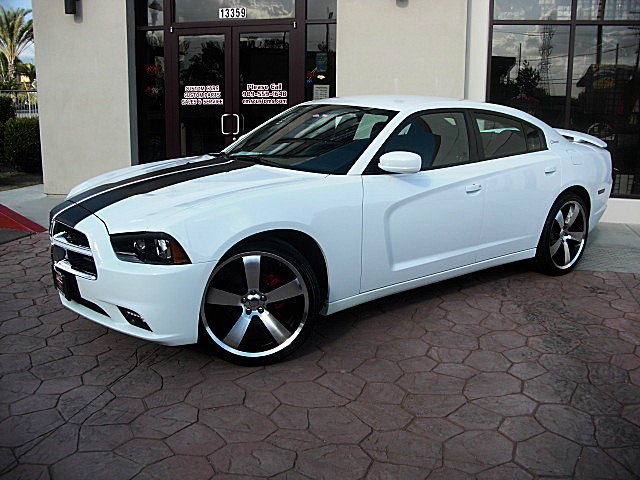 ChargerWhite2011/22a75.JPG