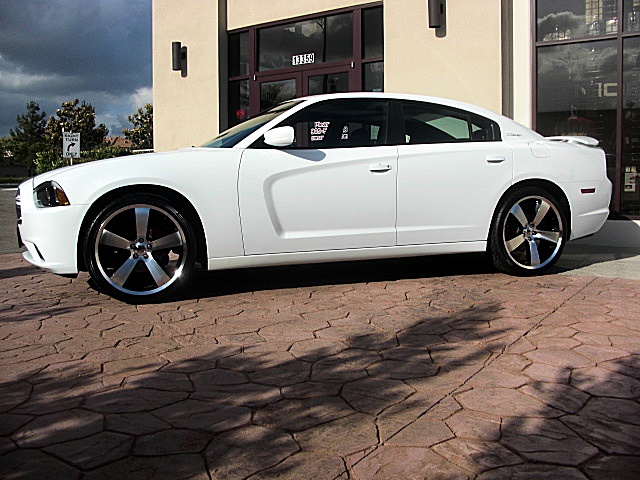 ChargerWhite2011/22a75.JPG
