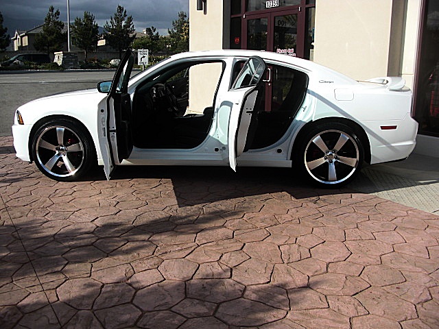 ChargerWhite2011/22a75.JPG