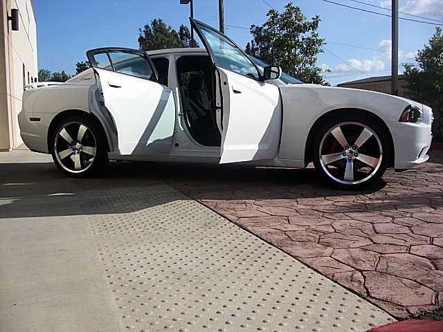 ChargerWhite2011/22a75.JPG