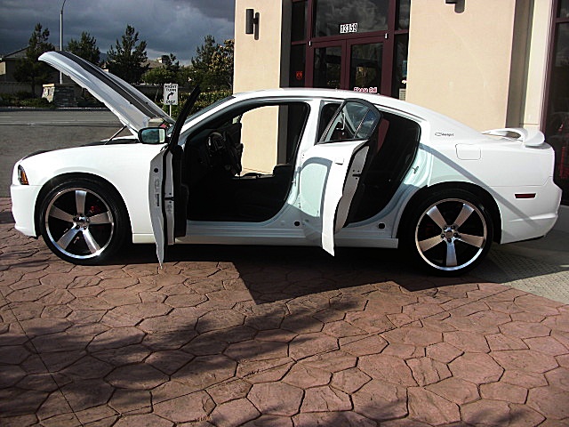 ChargerWhite2011/22a75.JPG