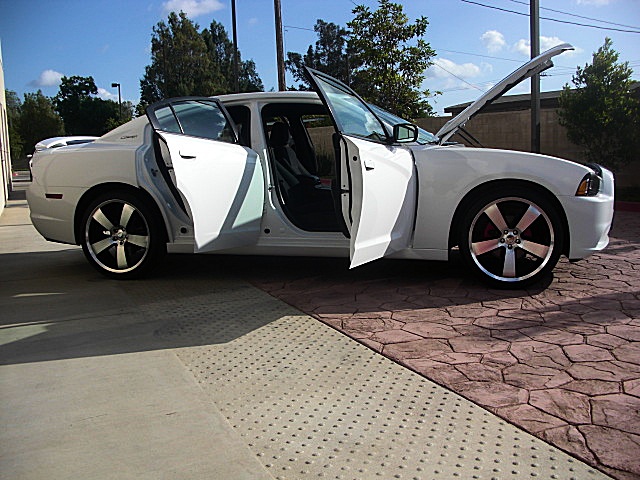 ChargerWhite2011/22a75.JPG