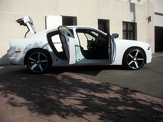 ChargerWhite2011/24a120.JPG