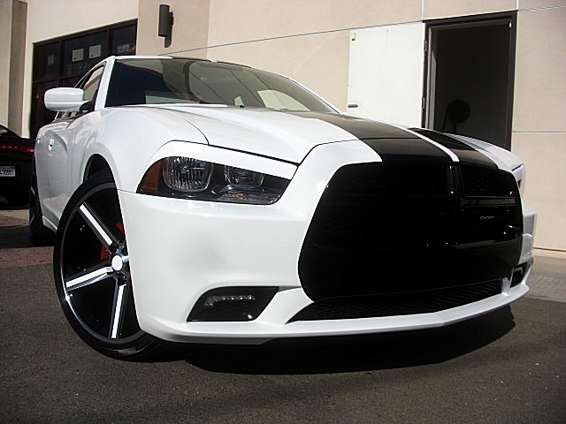 ChargerWhite2011/24a120.JPG