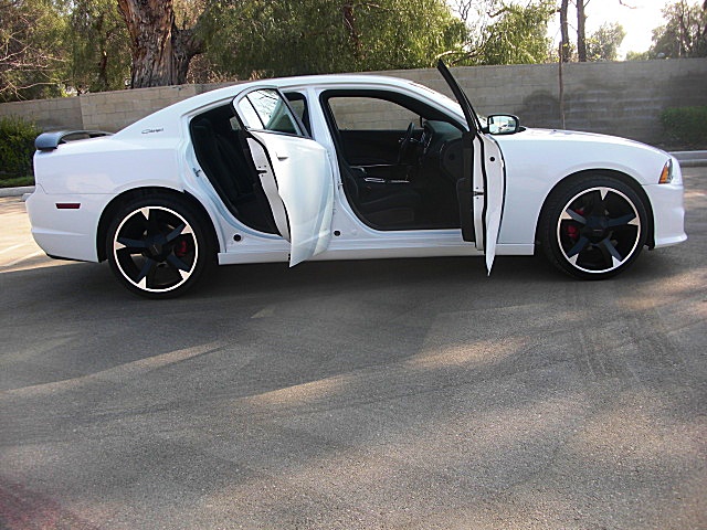 ChargerWhite2011/24s74.JPG