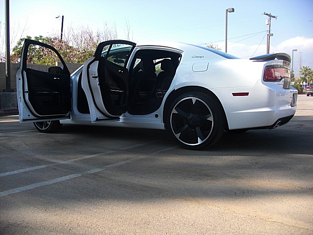 ChargerWhite2011/24s74.JPG