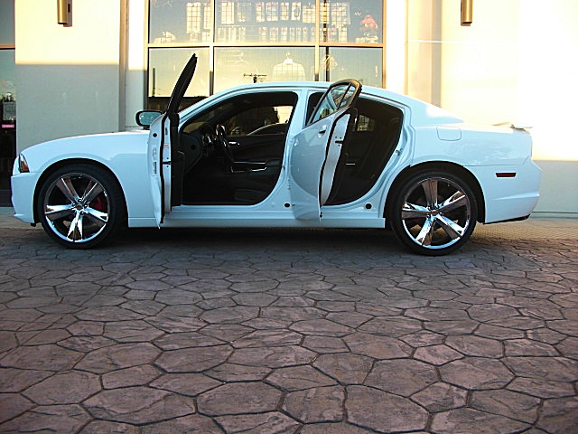 ChargerWhite2011/25a48.JPG
