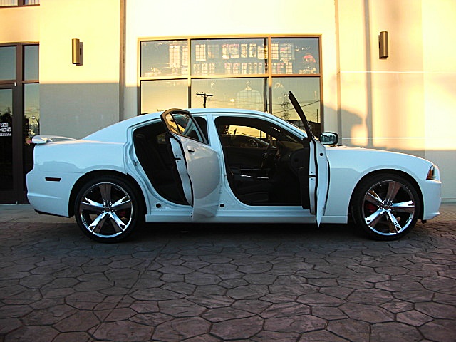 ChargerWhite2011/25a48.JPG