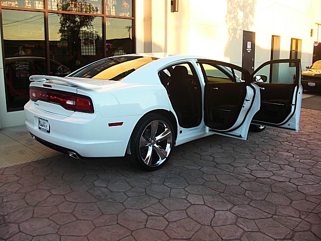 ChargerWhite2011/25a48.JPG