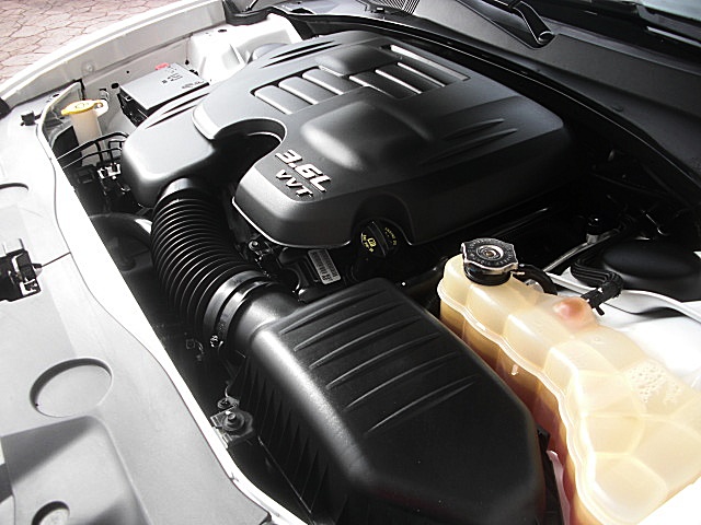 ChargerWhite2011/25s73.JPG