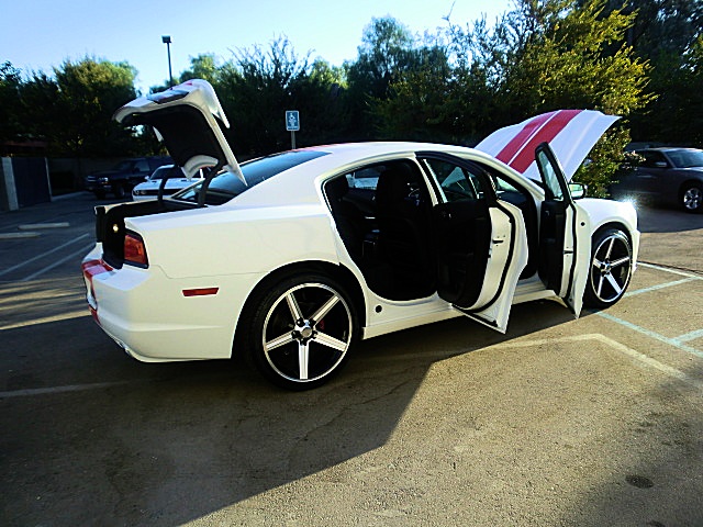 ChargerWhite2011/25v46.JPG