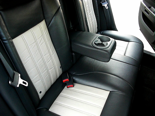 Interiors/InteriorRTrear.jpg