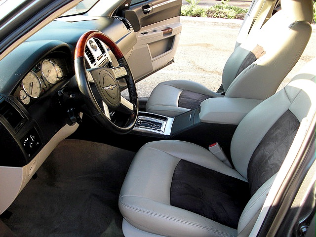 Interiors/InteriorRTrear.jpg