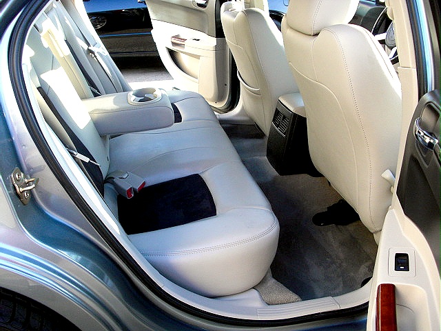 Interiors/InteriorRTrear.jpg