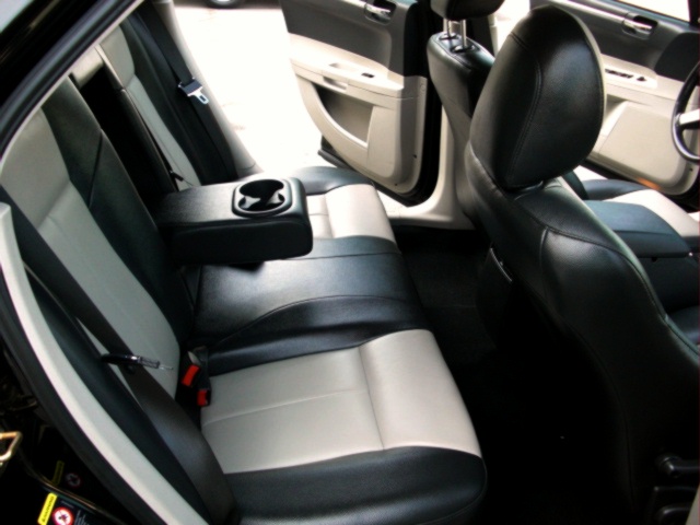 Interiors/InteriorRTrear.jpg