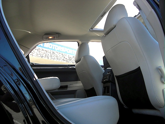 Interiors/InteriorRTrear.jpg