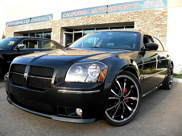 MagnumSRT8blk/new215d.jpg