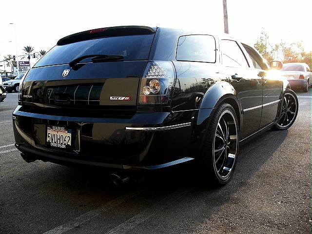 MagnumSRT8blk/new215d.jpg