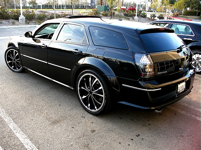 MagnumSRT8blk/new215d.jpg