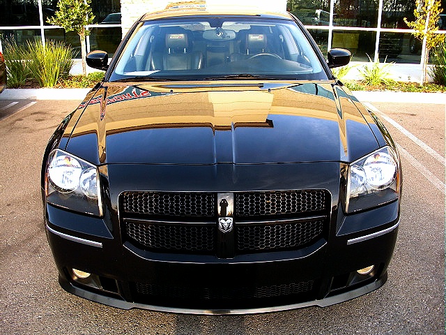 MagnumSRT8blk/new215d.jpg