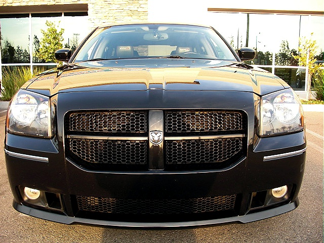 MagnumSRT8blk/new215d.jpg