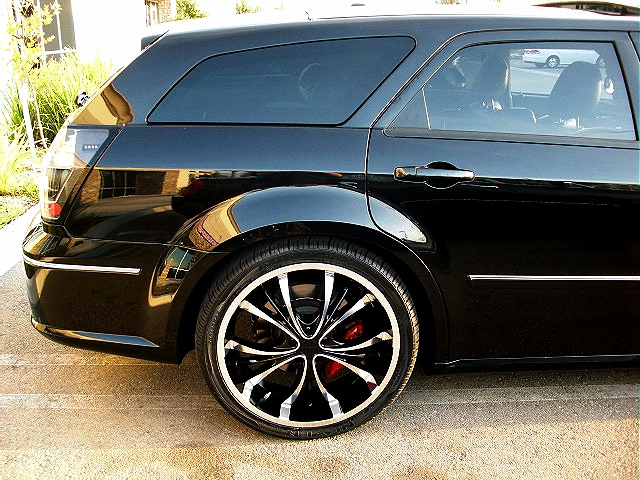 MagnumSRT8blk/new215d.jpg