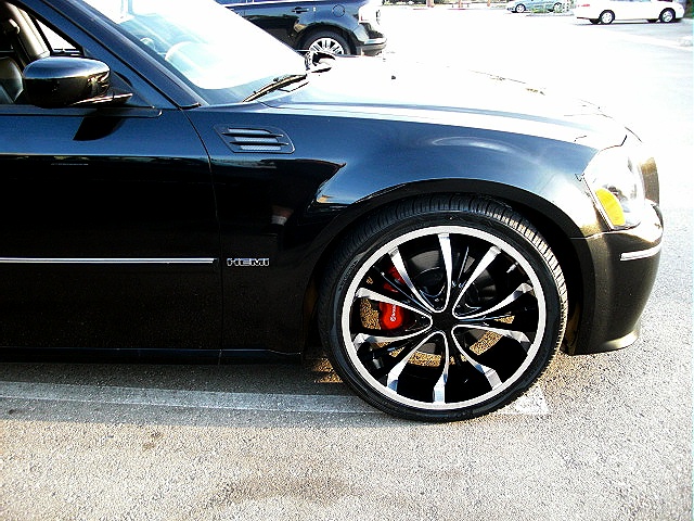 MagnumSRT8blk/new215d.jpg