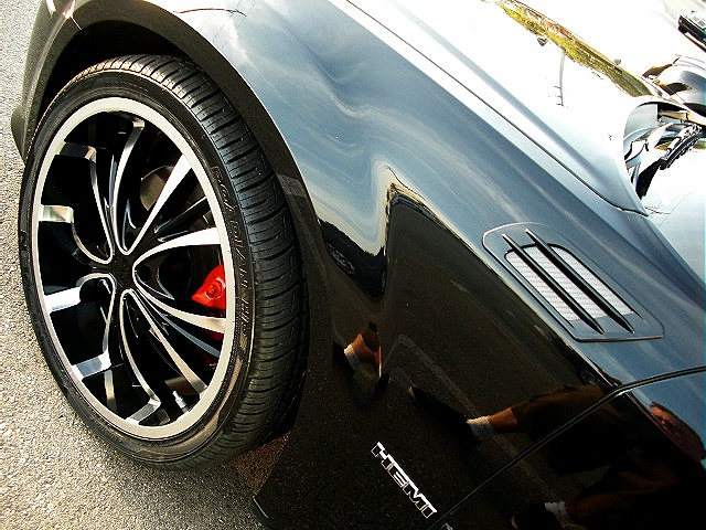 MagnumSRT8blk/new215d.jpg