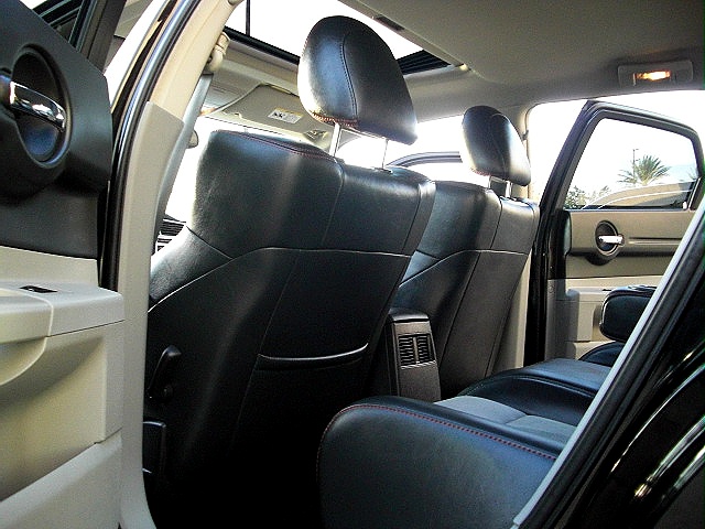 MagnumSRT8blk/new221d.jpg