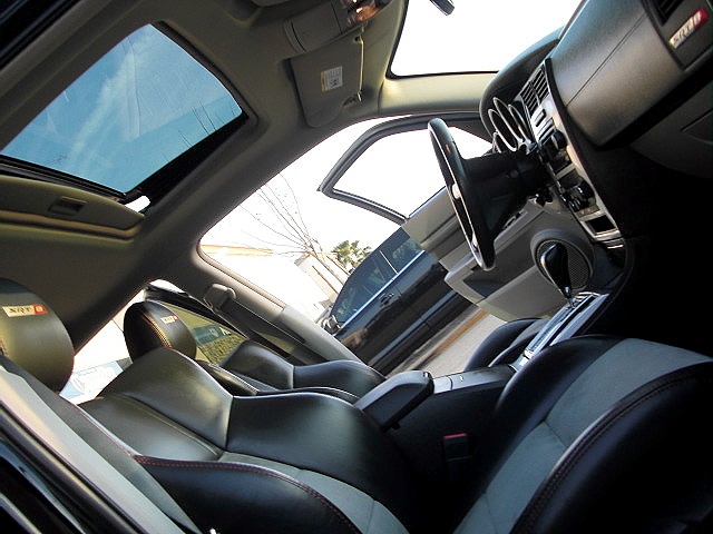 MagnumSRT8blk/new221d.jpg