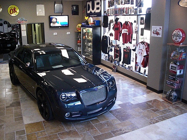 SHOWROOMCARS/1q70.JPG