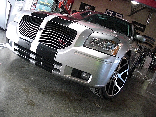 SHOWROOMCARS/v144.JPG
