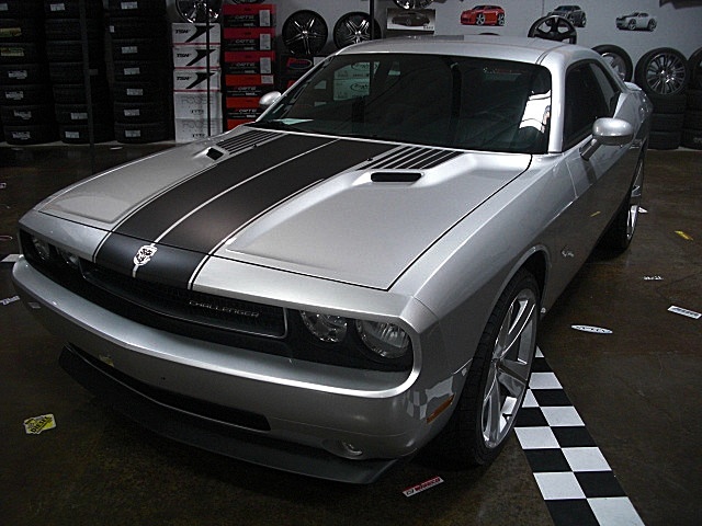 SHOWROOMCARS/DecalChalHood3.JPG