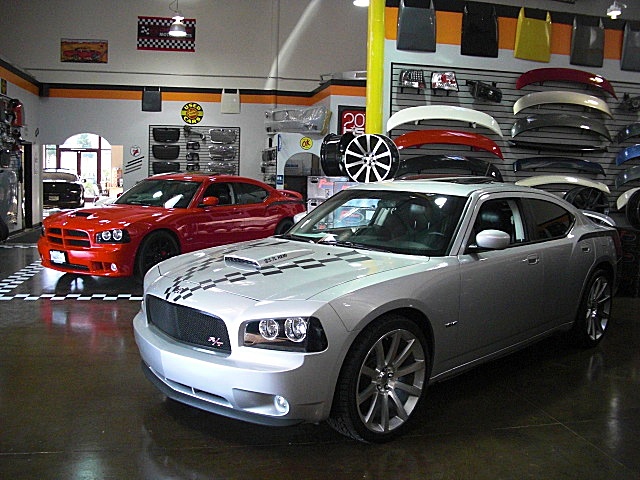 SHOWROOMCARS/v144.JPG