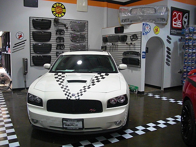 SHOWROOMCARS/v144.JPG