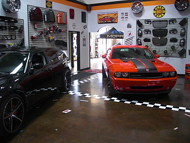 SHOWROOMCARS/DecalChalHood3.JPG