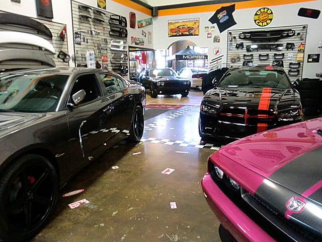 SHOWROOMCARS/StoreInstall.JPG