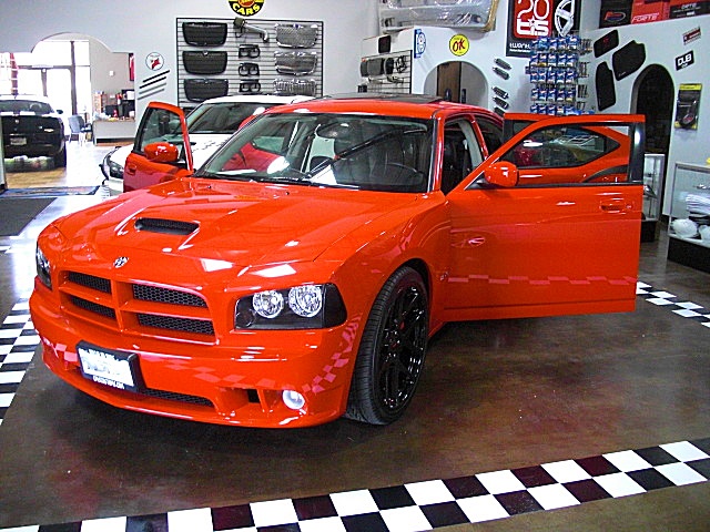 SHOWROOMCARS/v144.JPG