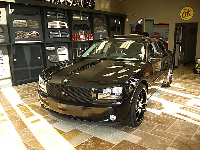 SHOWROOMCARS/v144.JPG