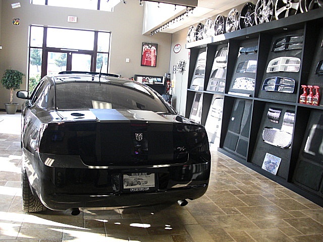 SHOWROOMCARS/v144.JPG