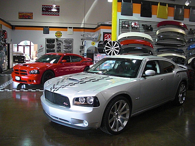 SHOWROOMCARS/v144.JPG
