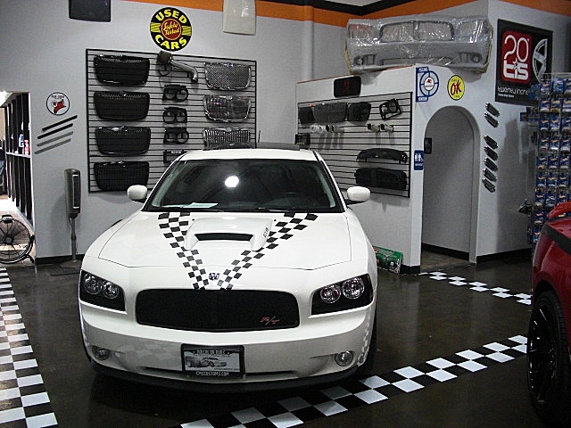 SHOWROOMCARS/v144.JPG