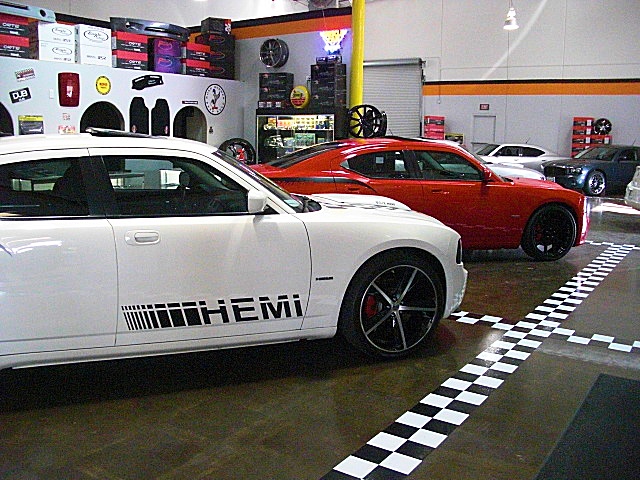 SHOWROOMCARS/v144.JPG