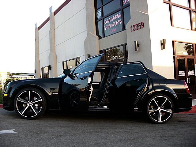 SRT8black300/1b110.JPG