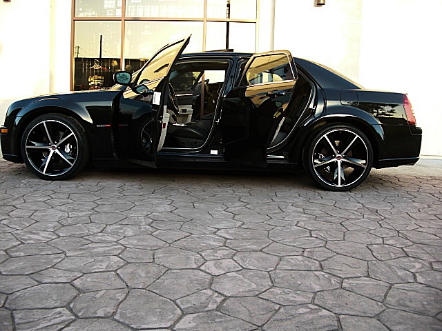 SRT8black300/1b147.JPG